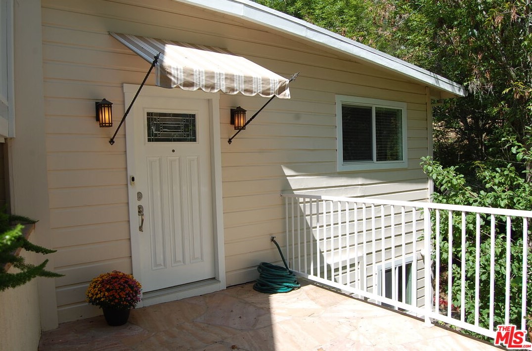 10102 Westwanda Dr, Beverly Hills, CA 90210