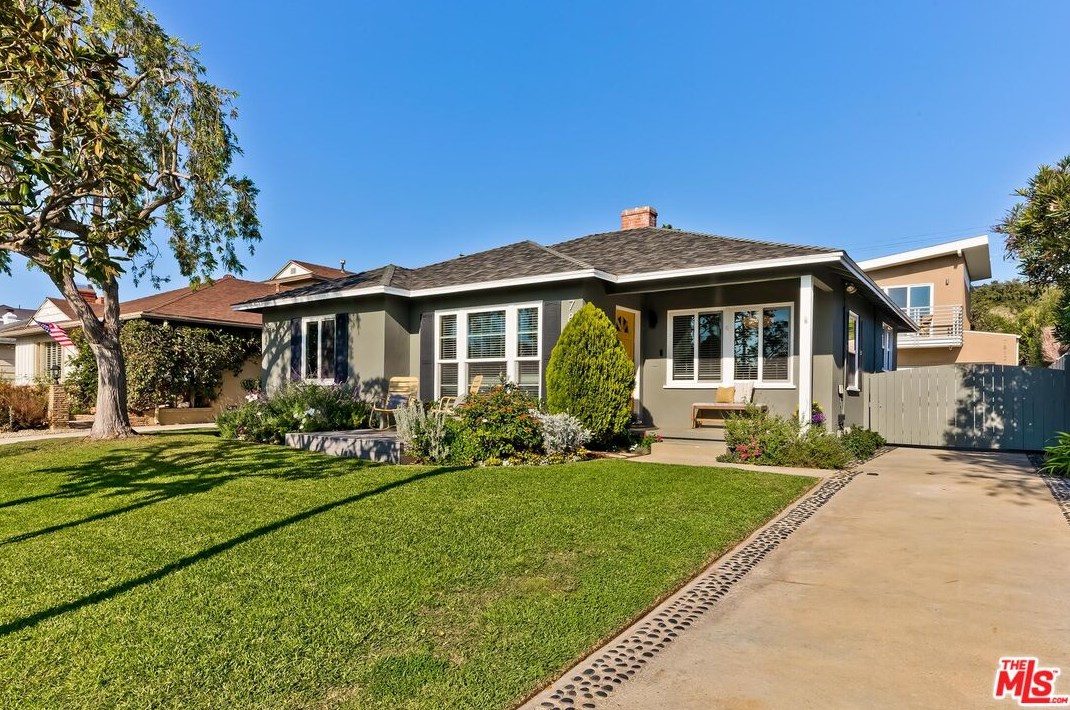7810 Agnew Ave, Los Angeles, CA 90045-1011