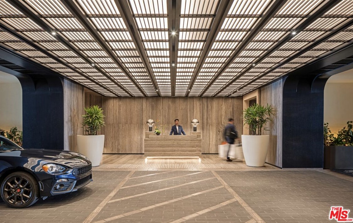 9200 Wilshire Blvd, Beverly Hills, CA 90212-3329
