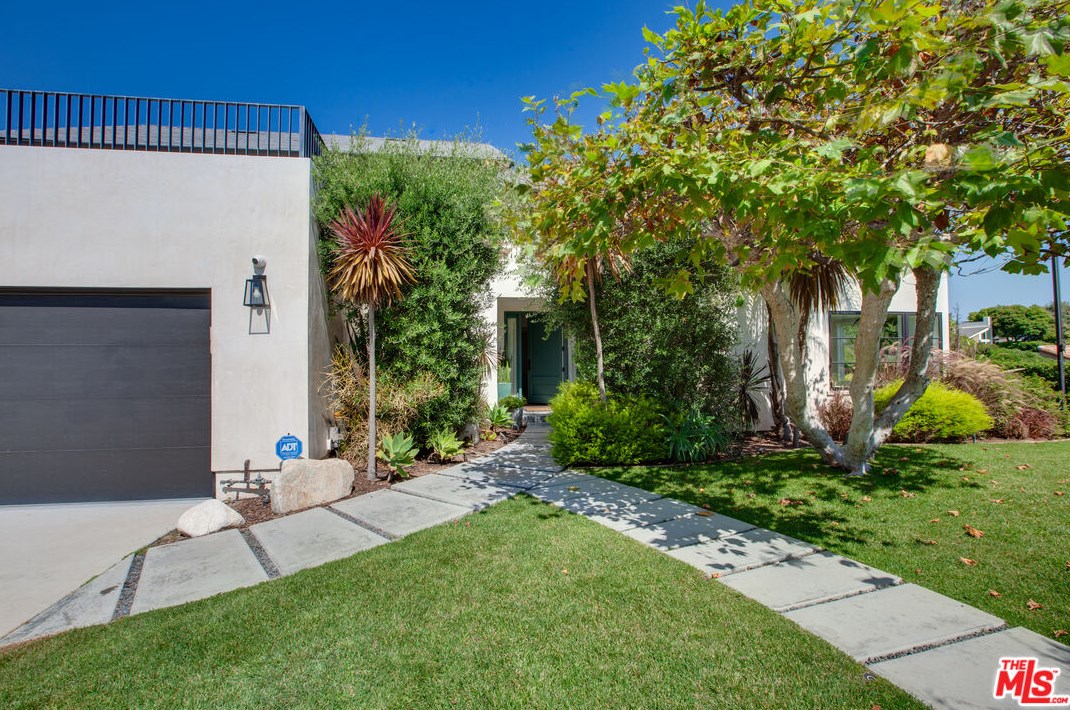 3738 Malibu Country Dr, Malibu, CA 90265-4715