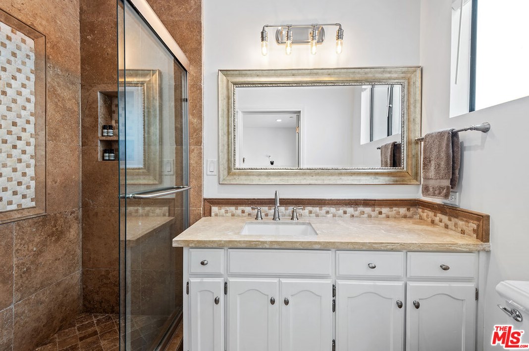 126 Croft Ave, Los Angeles CA  90048-3407 exterior