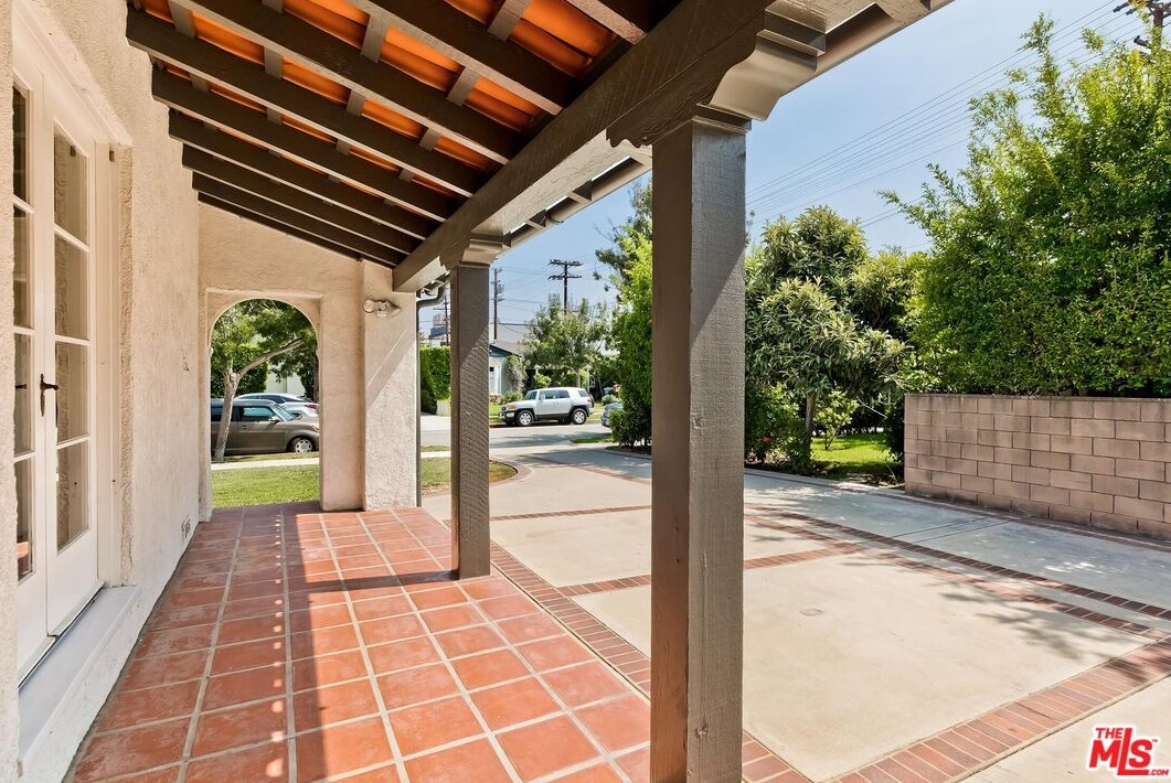 357 Clark Dr, Beverly Hills, CA 90211-1877