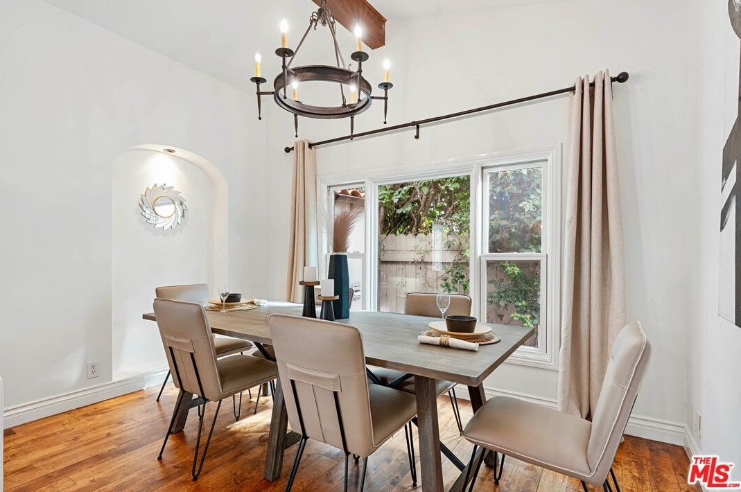 7416 Rosewood Ave, Los Angeles CA  90036-5750 exterior