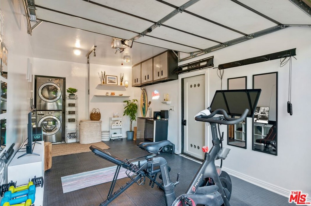 7416 Rosewood Ave, Los Angeles CA  90036-5750 exterior