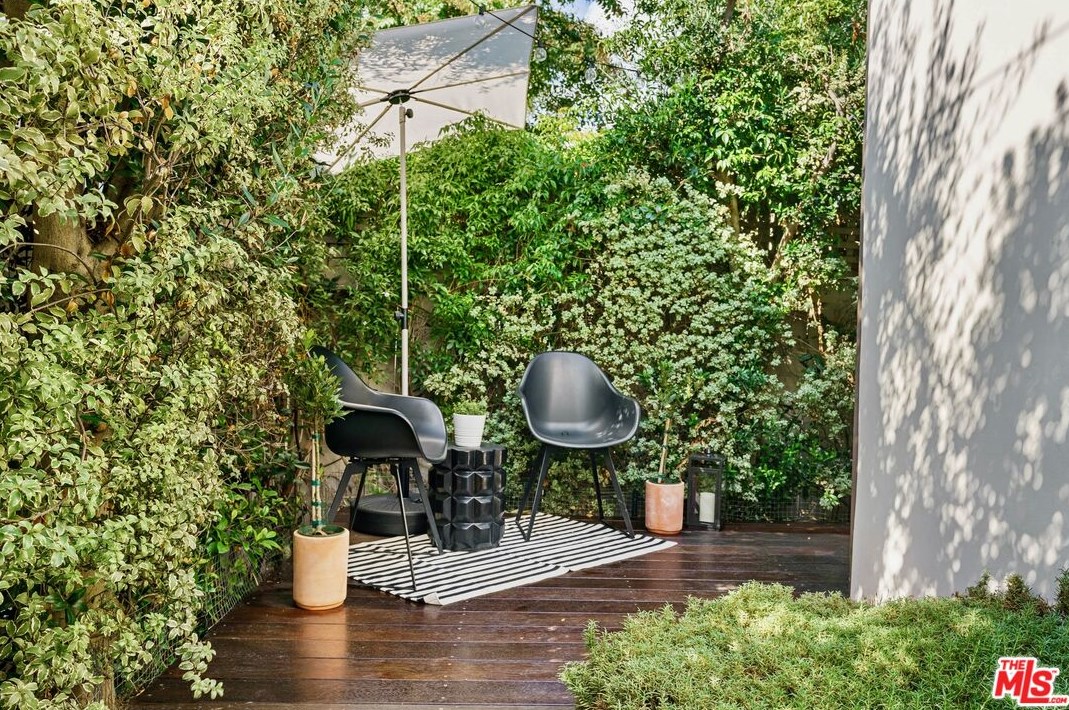 7416 Rosewood Ave, Los Angeles CA  90036-5750 exterior