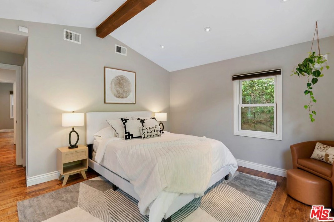 7416 Rosewood Ave, Los Angeles CA  90036-5750 exterior