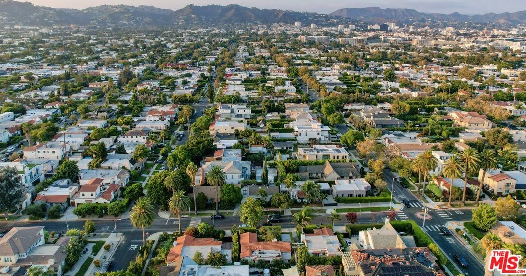 7416 Rosewood Ave, Los Angeles CA  90036-5750 exterior