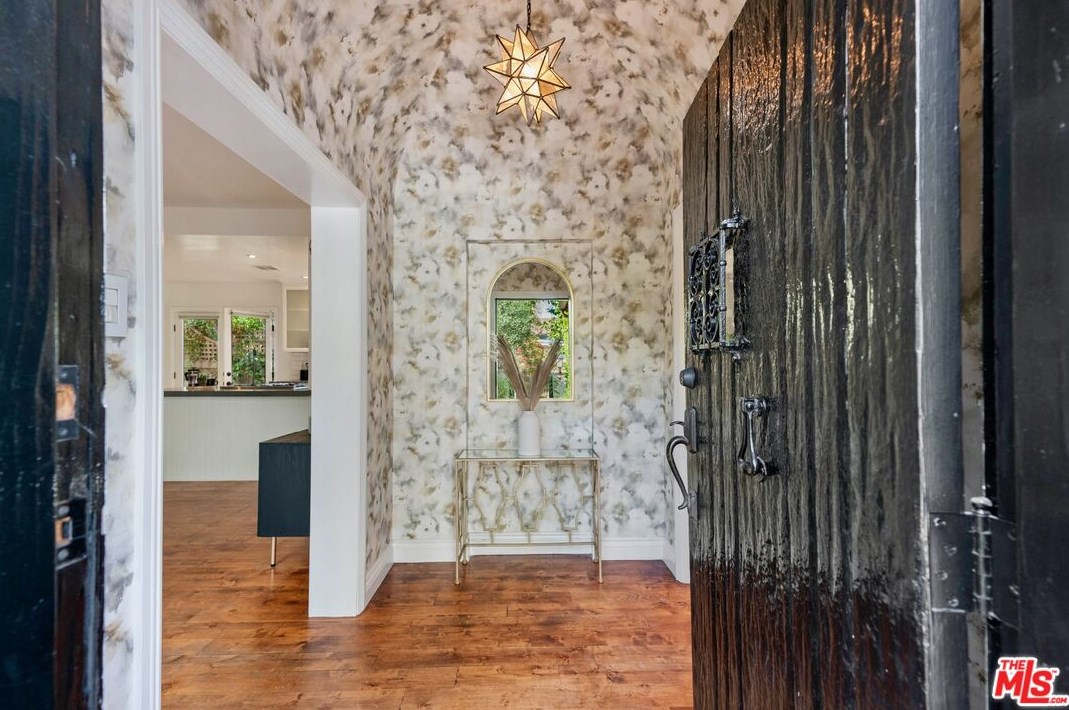 7416 Rosewood Ave, Los Angeles CA  90036-5750 exterior