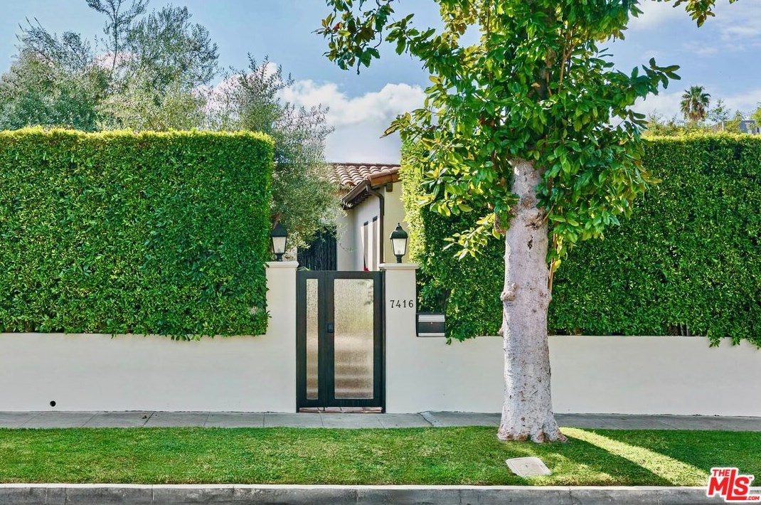 7416 Rosewood Ave, Los Angeles CA  90036-5750 exterior