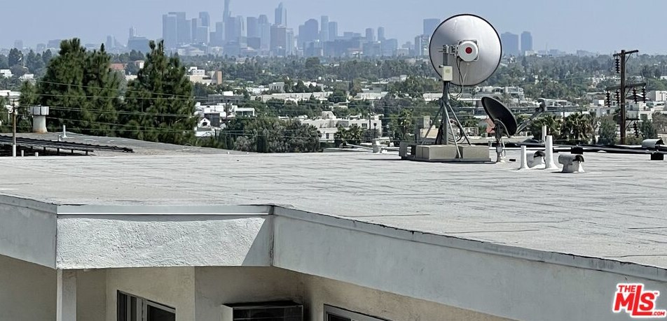 960 Larrabee St, Los Angeles CA  90069-3919 exterior