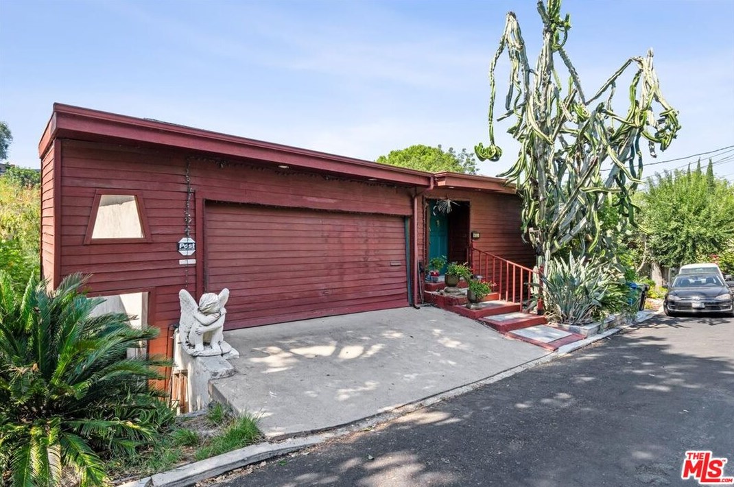 4765 Nob Hill Dr, Los Angeles, CA 90065-4122