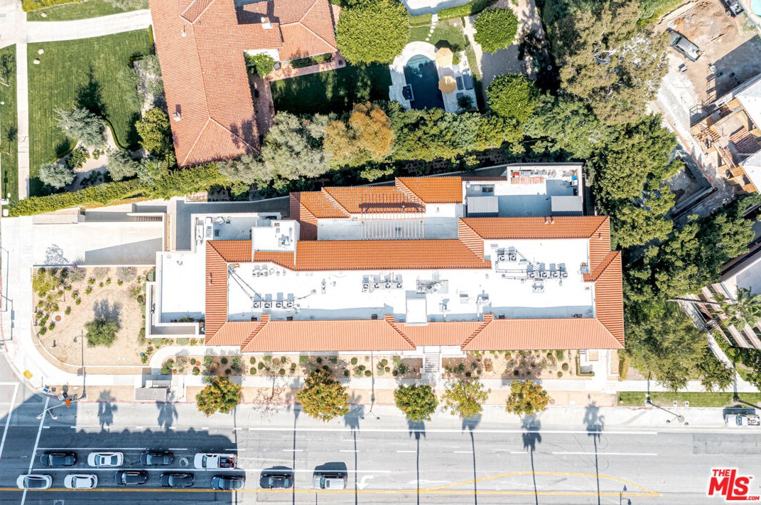 4661 Wilshire Blvd, Los Angeles CA  90010-3843 exterior