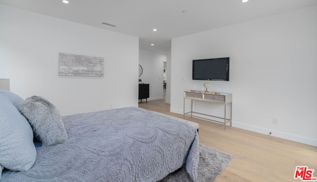 5501 77th St, Los Angeles CA  90045-3213 exterior