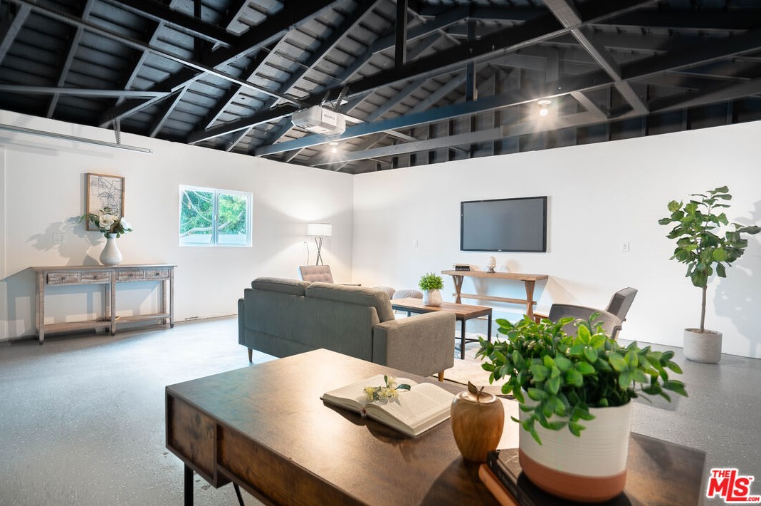5501 77th St, Los Angeles CA  90045-3213 exterior