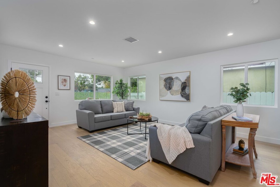 5501 77th St, Los Angeles CA  90045-3213 exterior