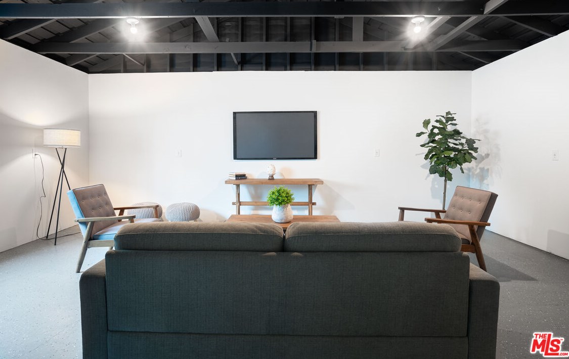 5501 77th St, Los Angeles CA  90045-3213 exterior