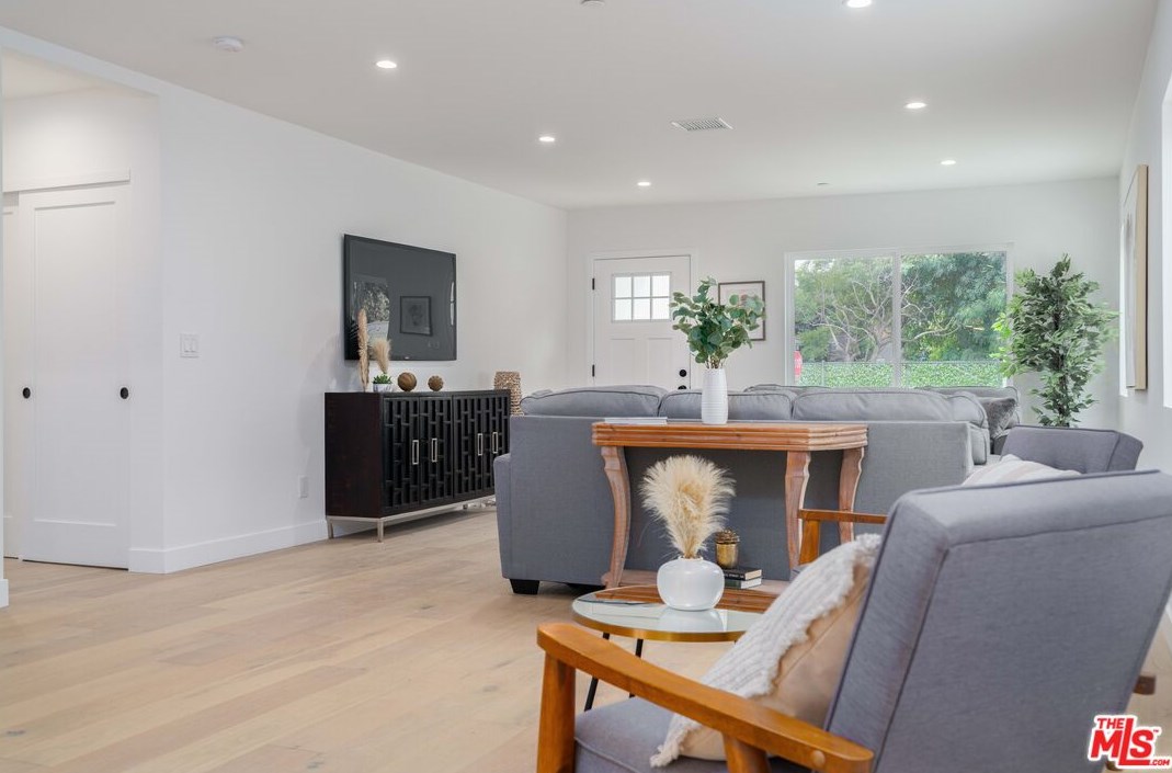 5501 77th St, Los Angeles CA  90045-3213 exterior