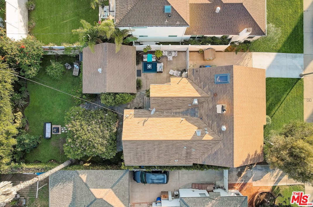 8400 Flight Ave, Los Angeles CA  90045-3045 exterior