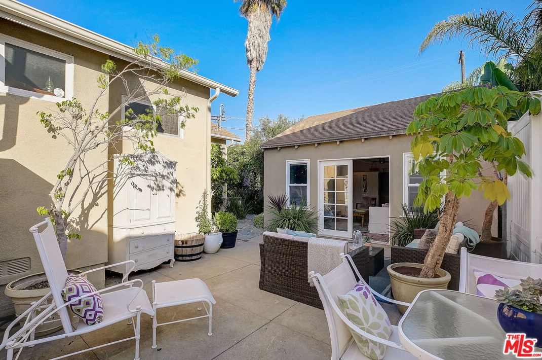 8400 Flight Ave, Los Angeles CA  90045-3045 exterior