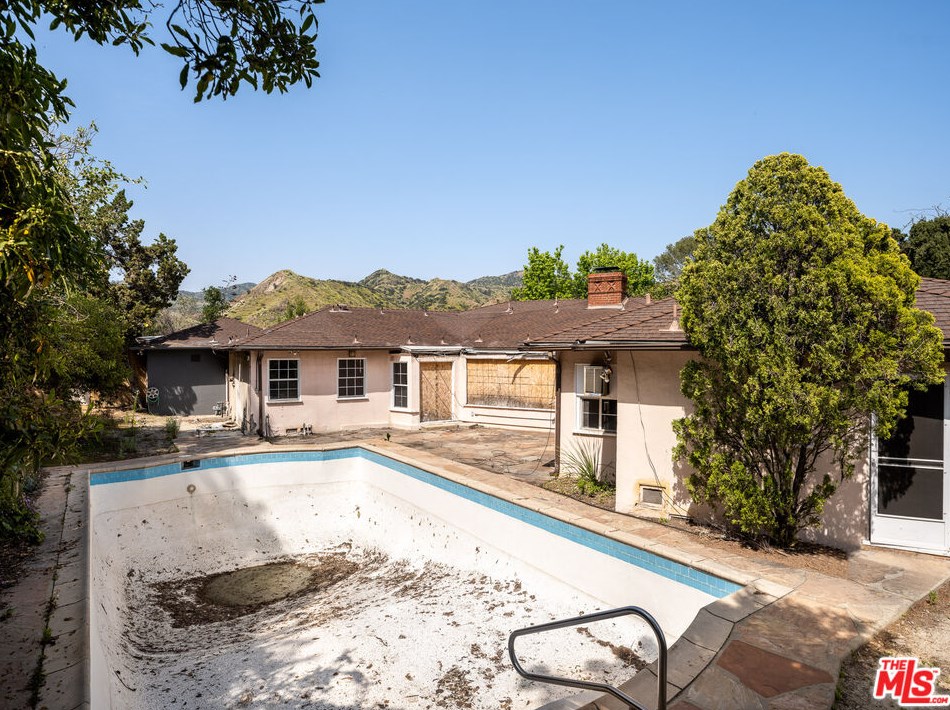2511 Mount Beacon Ter, Los Angeles CA  90068-2444 exterior
