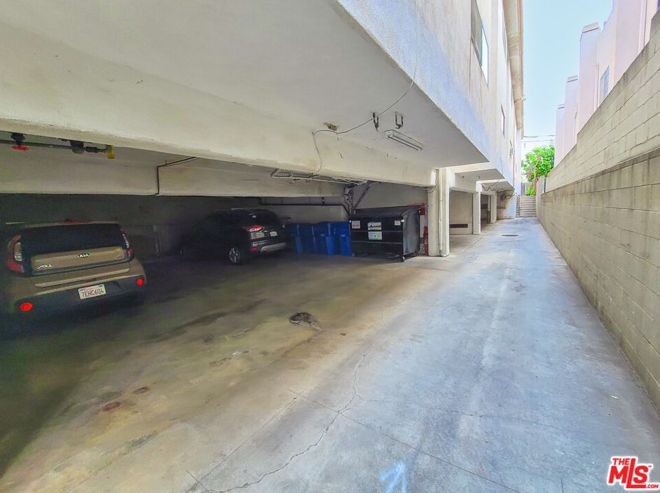 812 Martel Ave, Los Angeles, CA 90046-7538