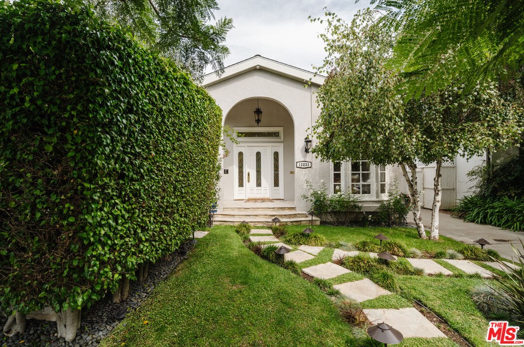 12233 Shetland Ln, Los Angeles, CA 90049-4029