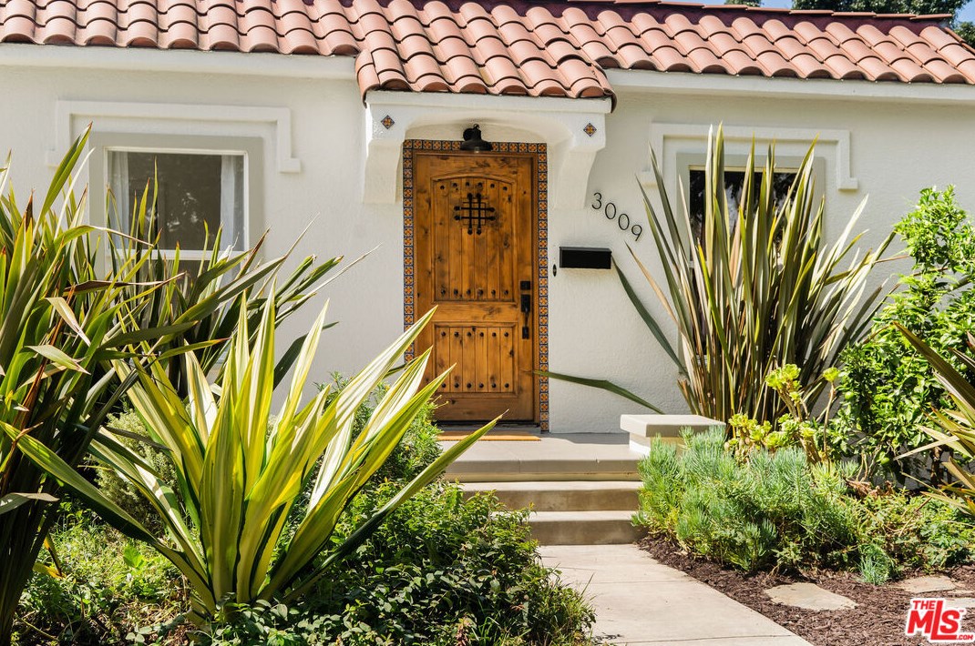 3009 11th Ave, Los Angeles, CA 90018-3334