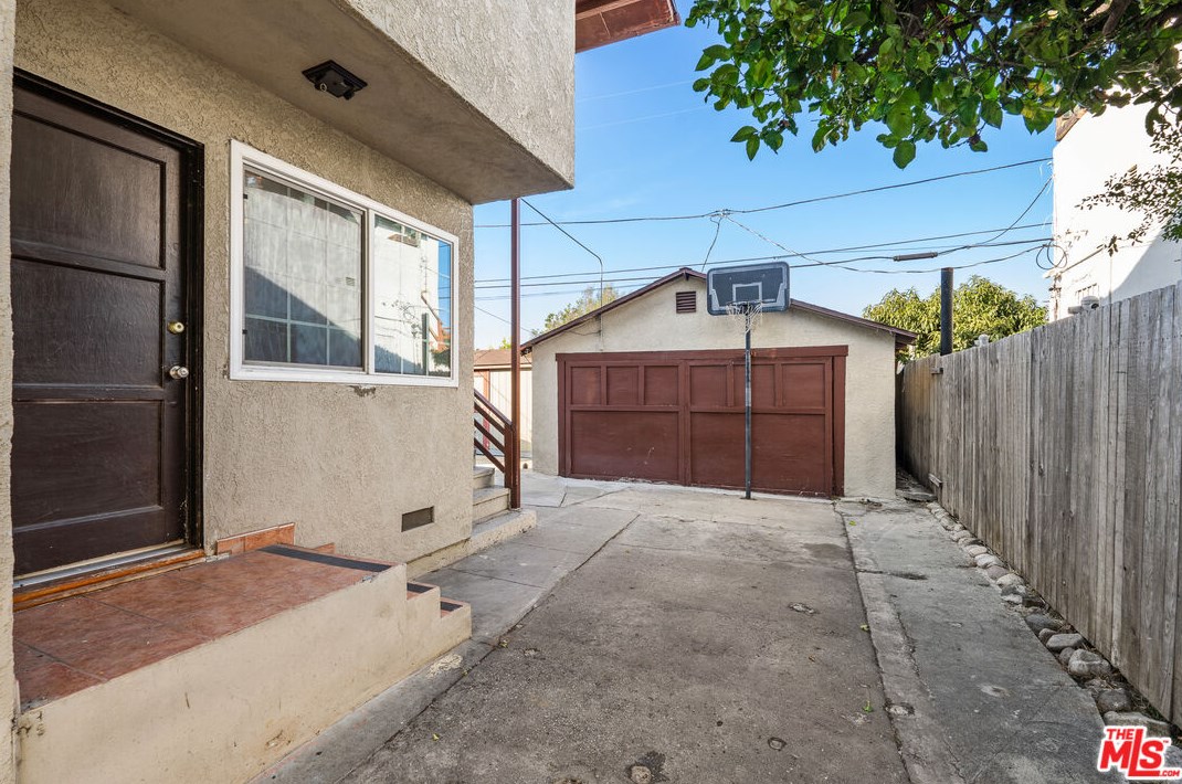4805 Mascot St, Los Angeles CA  90019-5530 exterior