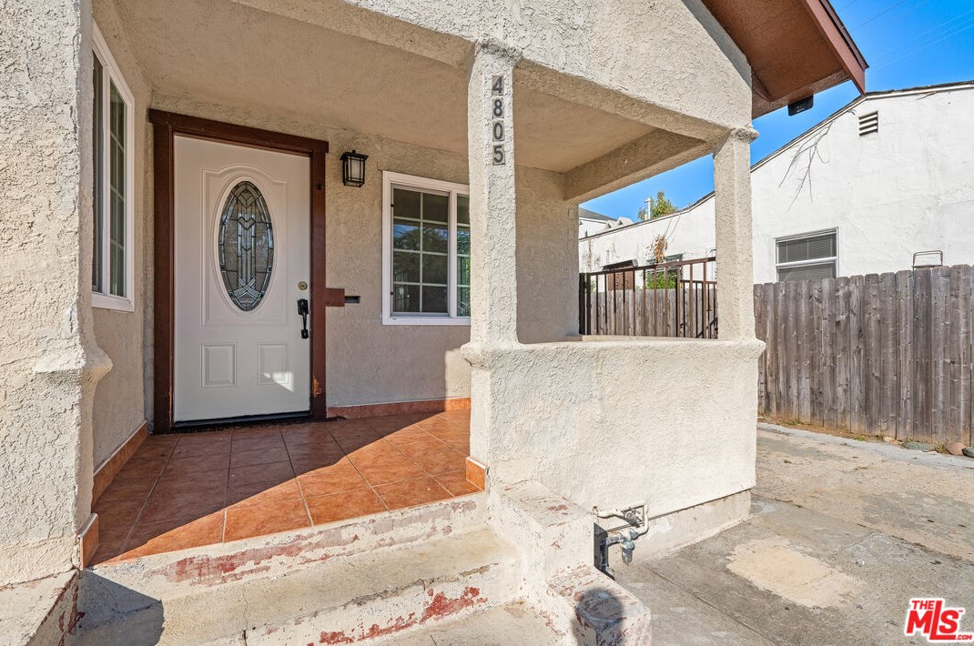 4805 Mascot St, Los Angeles CA  90019-5530 exterior