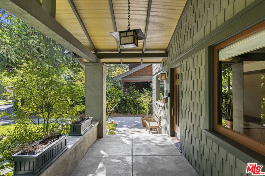 737 Michigan Ave, Pasadena CA  91104-2925 exterior