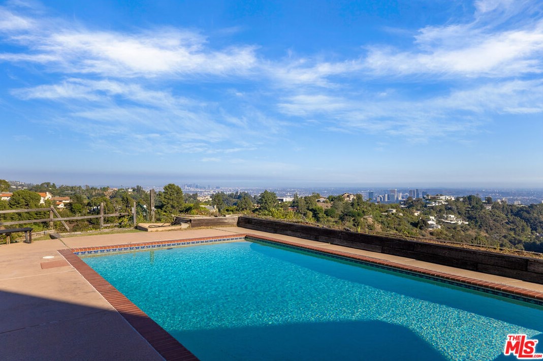 1200 Roberto Ln, Los Angeles, CA 90077-2334
