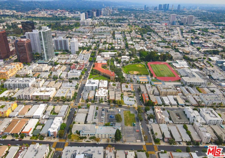 1320 Armacost Ave, Los Angeles, CA 90025-1453
