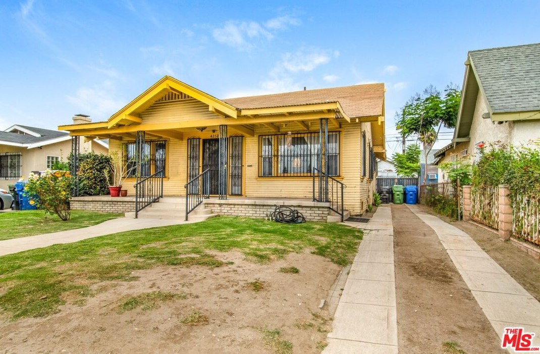 4252 Raymond Ave, Los Angeles, CA 90037-2329