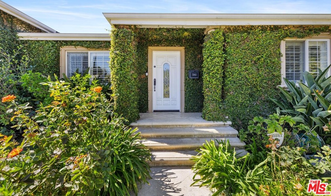 5961 Yarmouth Ave, Van Nuys, CA 91316