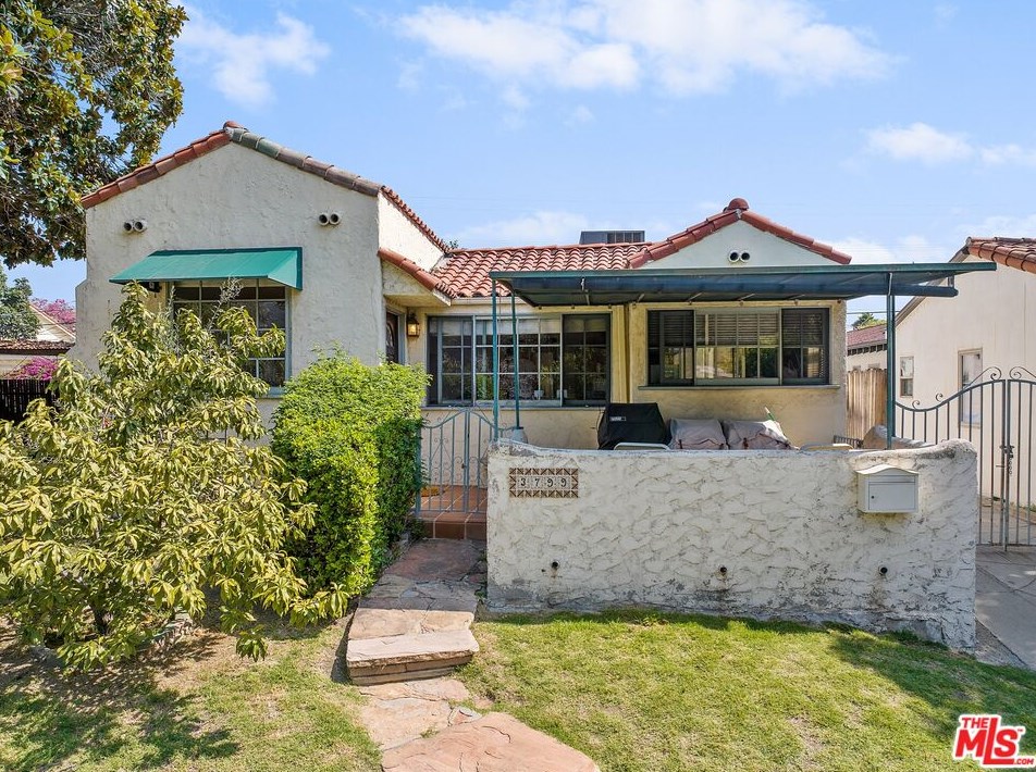 3799 Valleybrink Rd, Los Angeles, CA 90039-1426