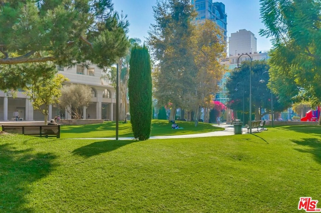 1100 Hope St, Los Angeles CA  90015-4308 exterior