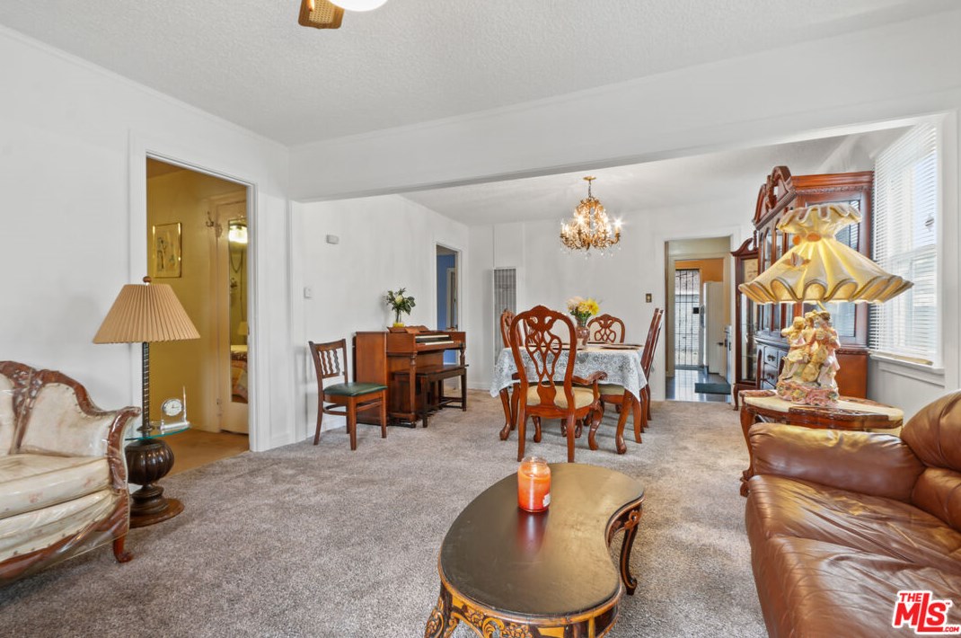 2306 74th St, Los Angeles, CA 90043-5350