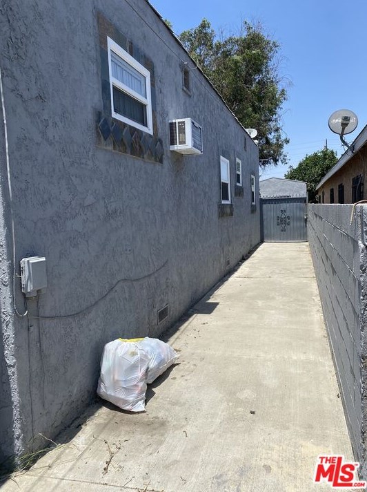 1559 110th St, Los Angeles, CA 90047-4912
