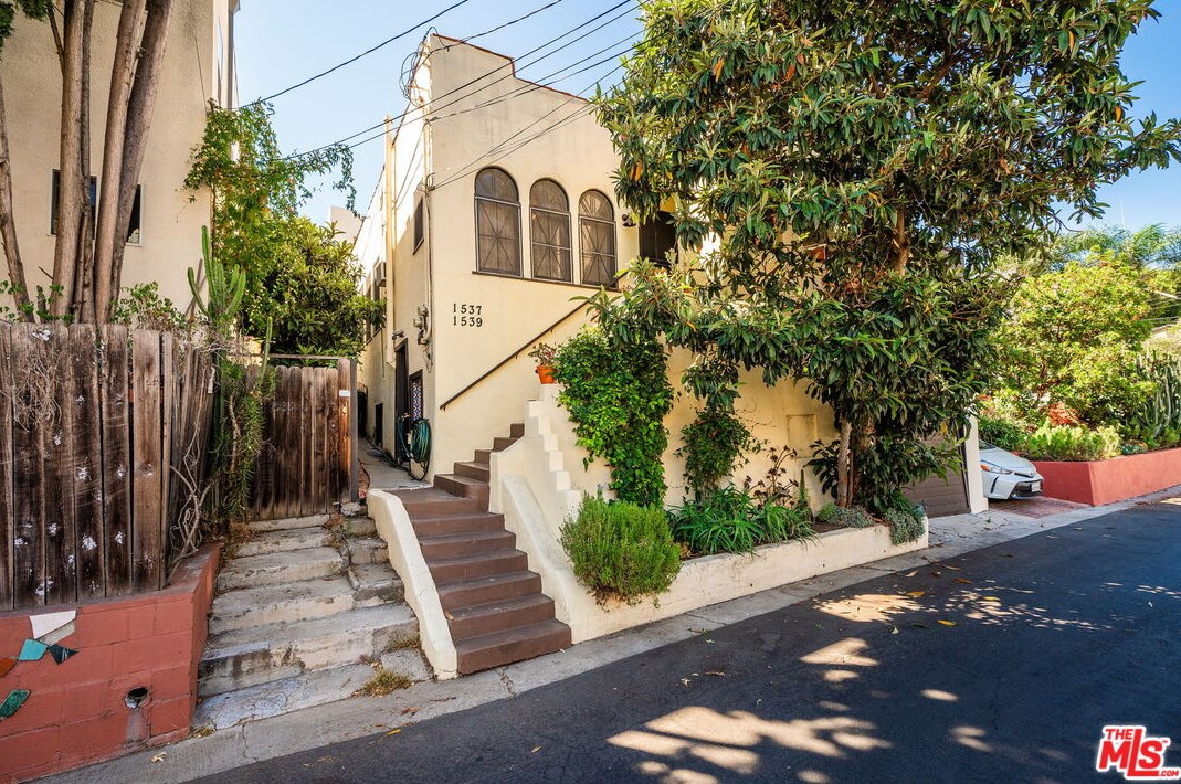 1537 Rendall Pl, Los Angeles, CA 90026-1303