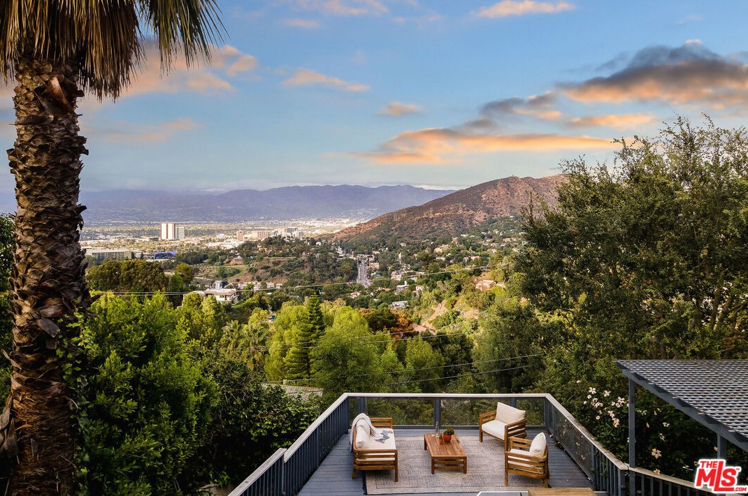 7332 Pacific View Dr, Los Angeles, CA 90068-2044