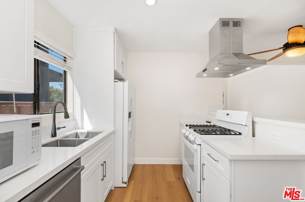 6552 Colgate Ave, Los Angeles CA  90048-4411 exterior