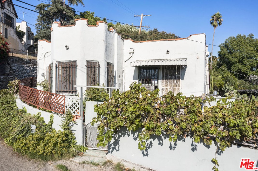 6132 Mount Angelus Dr, Los Angeles, CA 90042-3524