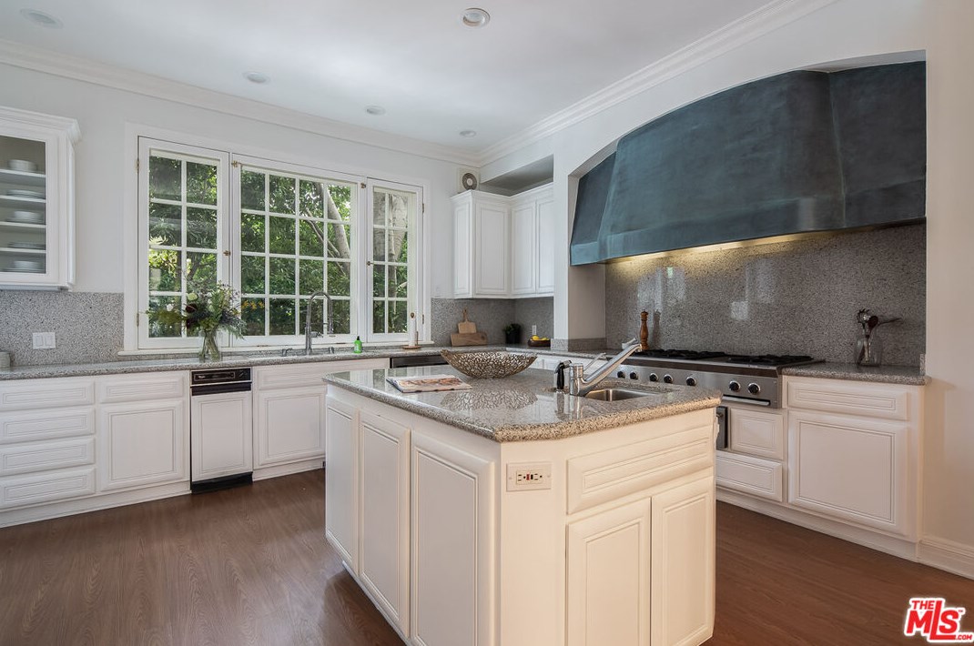 10259 Century Woods Dr, Los Angeles CA  90067-6312 exterior