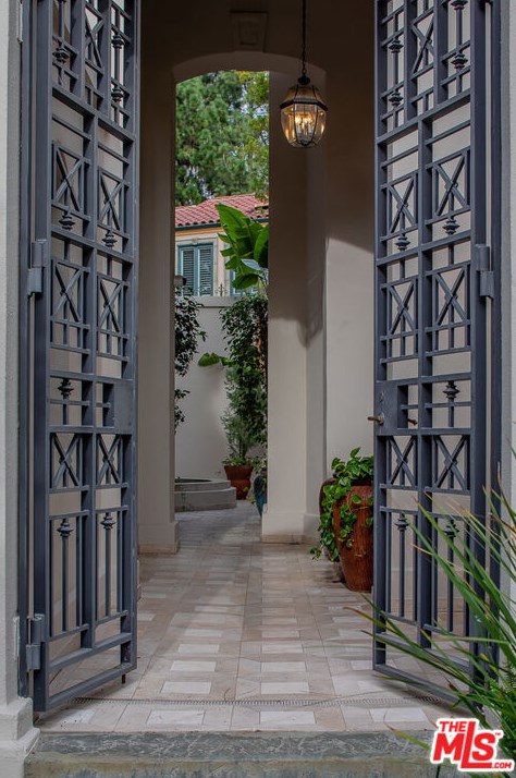 10259 Century Woods Dr, Los Angeles CA  90067-6312 exterior