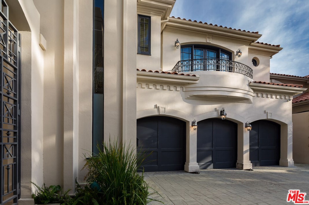 10259 Century Woods Dr, Los Angeles CA  90067-6312 exterior