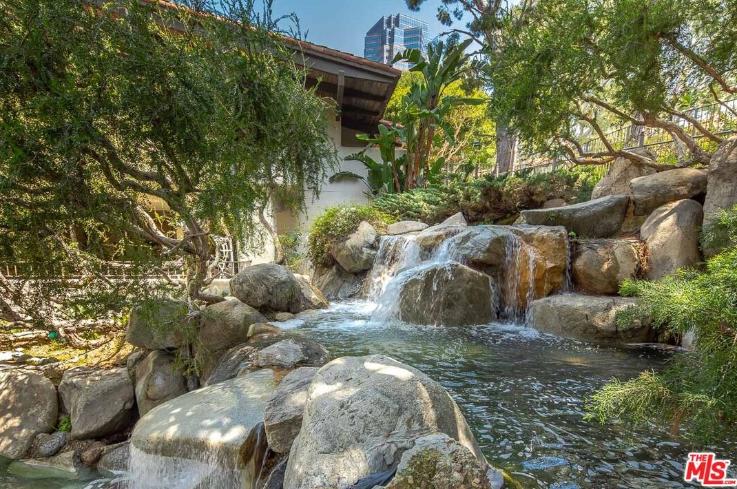 10259 Century Woods Dr, Los Angeles CA  90067-6312 exterior