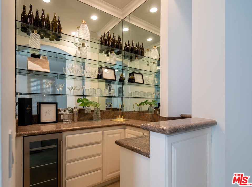 10259 Century Woods Dr, Los Angeles CA  90067-6312 exterior
