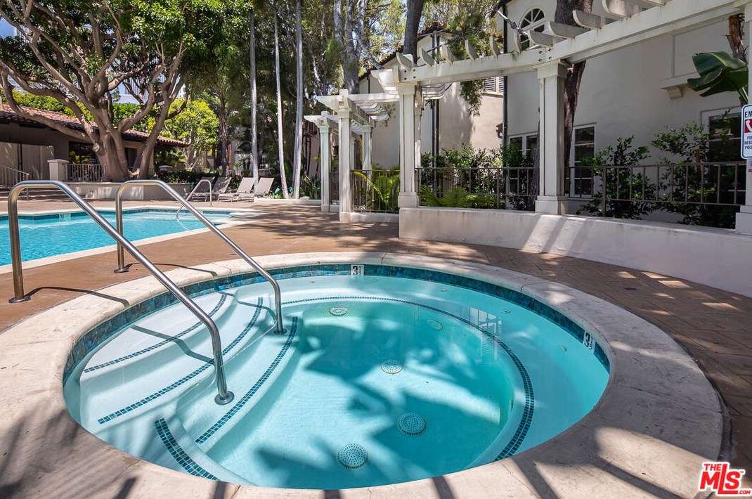 10259 Century Woods Dr, Los Angeles CA  90067-6312 exterior