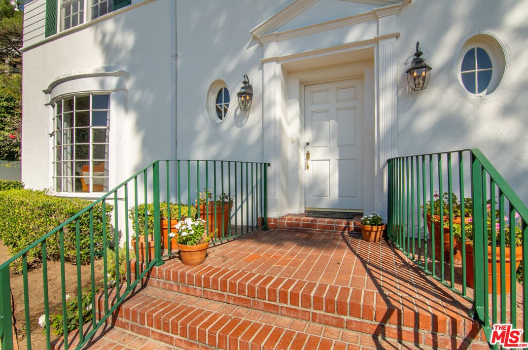 1378 Bobolink Pl, Los Angeles, CA 90069-1716