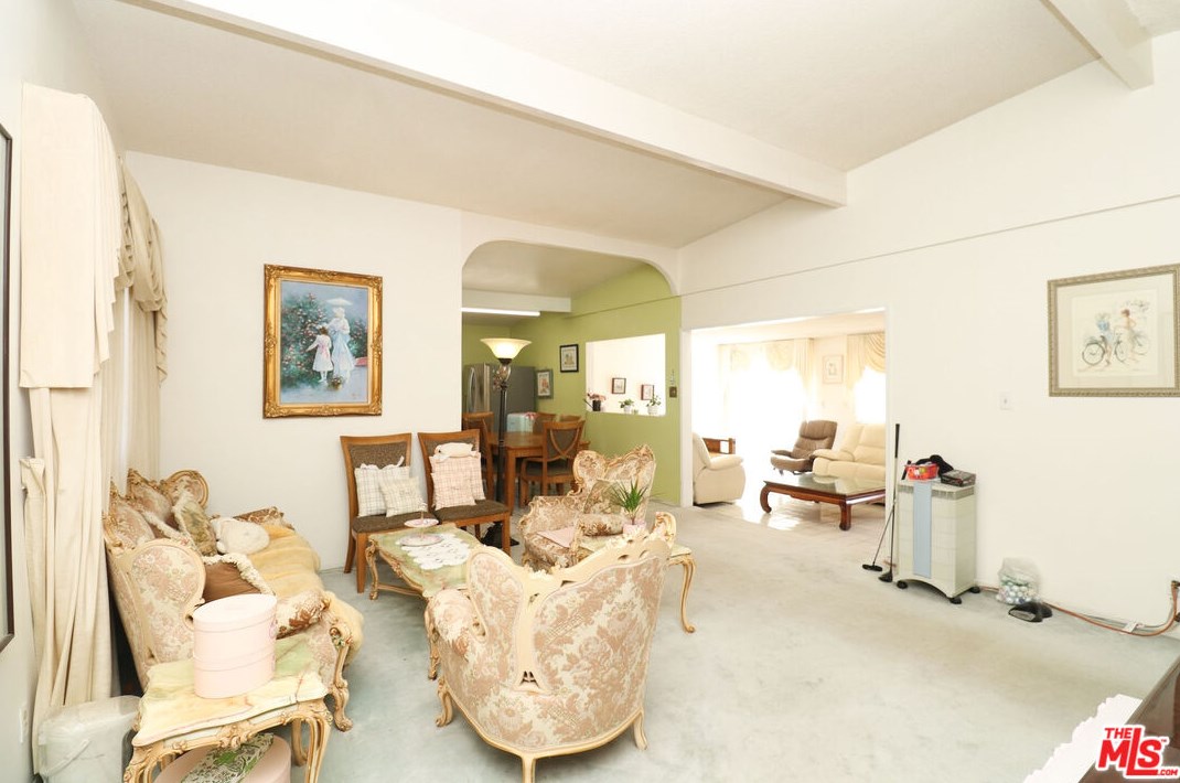 19350 Blythe St, Los Angeles CA  91335-1617 exterior